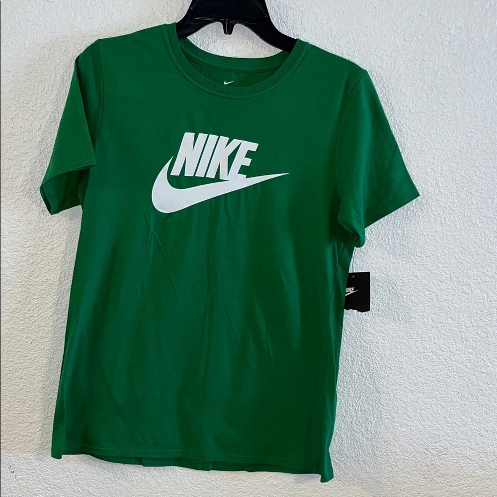 Nike Kids Tee in Bold Green
